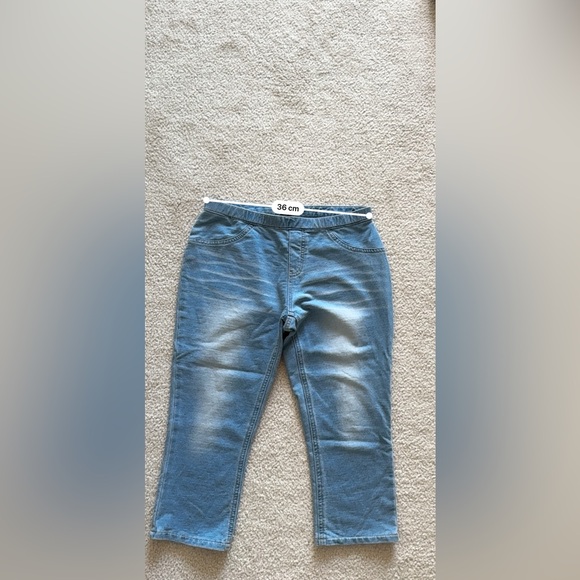 Stretchy Jean Capris - Picture 3 of 5